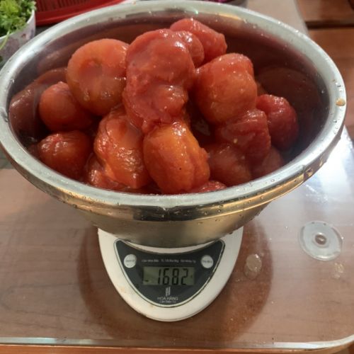 Peeled tomato